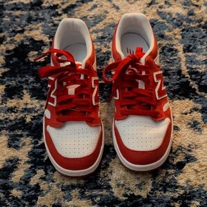 New Balance Size 8w 6.5m Red and White Sneakers